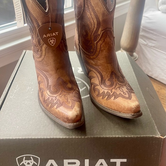 Ariat Shoes - Ariat Tan Leather Western Boots